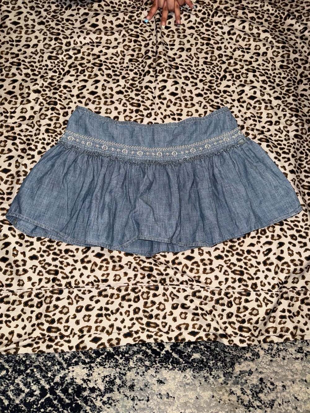 Old Navy Denim Skirt Size M Blue Chambray Embroidered Mini Y2K Boho